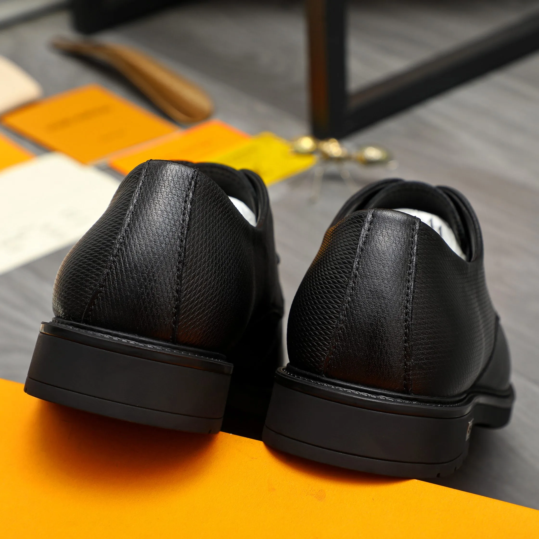 Men's shoes 💰p442 Product trademark: LV (Louis Vuitton) business lace-up leather shoes Regular size: 38-46 (45.46 custom-made, non-returnable) Product materials: Selected vertical grain cowhide upper, cowhide lining, rubber outsole